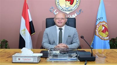 رئيس جامعة سوهاج يفتتح فعاليات المؤتمر الرابع لقسم الجهاز الهضمي وطب المناطق الحارة بالجامعة 