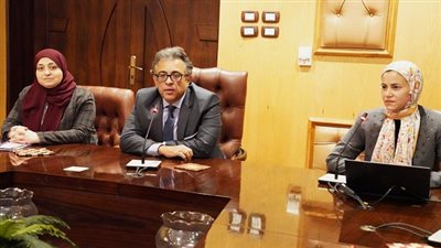 جامعة عين شمس تنظم ندوة حول الاستدامة والتغير المناخي بكلية طب الأسنان