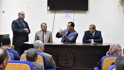 تعليم سوهاج: تكريم اوائل طالبات مدرسة سوهاج الثانويه الصناعيه بنات