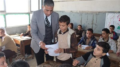مدير تعليم الجيزة : التعليم هو السلاح الأقوى ولن نتهاون في محاسبة المقصرين