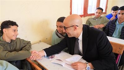 وزير التربية والتعليم يصدر قرارات هامة أثناء زيارته لمدارس محافظة الإسماعيلية