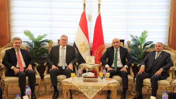  وزير التعليم يشهد