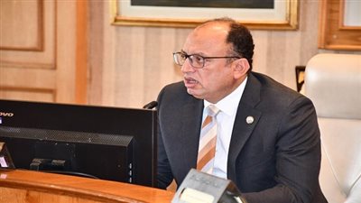 رئيس جامعة حلوان يؤكد على جودة التعليم والتحول الرقمي في اجتماع مجلس الجامعة