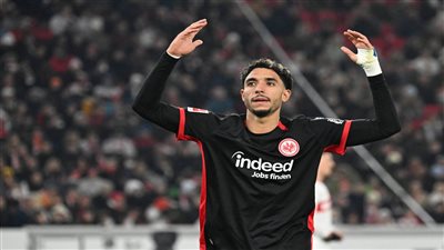 أرقام عمر مرموش قبل مباراة فرانكفورت وليون اليوم في الدوري الأوروبي