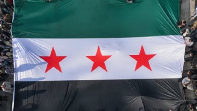 دلالة اللون الأخضر في علم سوريا الجديد.. تعرف علي قصته
