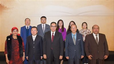 جامعة القاهرة تبحث تعزيز التعاون الأكاديمي والبحثي مع وفد جامعة بكين