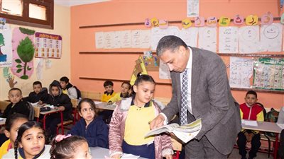 وكيل أول التربية والتعليم بالجيزة بجولة ميدانية لتعزيز الانضباط وبناء بيئة تعليمية