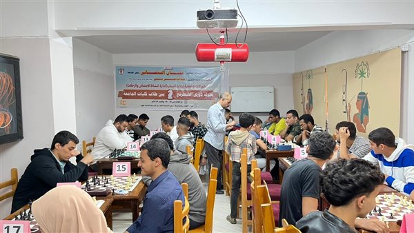 خلال مسابقة الشطرنج