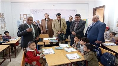 مدير تعليم سوهاج يتفقد مدارس ساقلتة لمتابعة الاستعدادات لامتحانات نصف العام