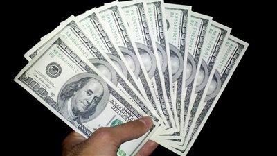 سعر الدولار اليوم الخميس أمام الجنيه المصري.. يقترب من الـ 51 جنيهًا