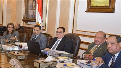 رئيس جامعة القاهرة بعلن قرارات هامة واستراتيجيات مستقبلية في اجتماع المجلس الشهري