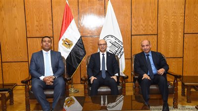  المنشاوي: جامعة أسيوط تحرص على بناء جهاز إداري كفء وفعال 