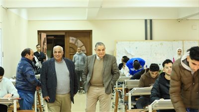 رئيس جامعة كفر الشيخ يتفقد امتحانات الفصل الدراسى الاول بالجامعة للعام الجامعي 2024/2025