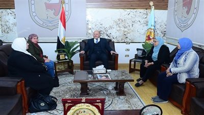 رئيس جامعة سوهاج يستقبل لجنة قطاع التمريض لتقييم برنامج علوم التمريض المكثف