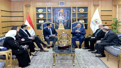 زيارة وفد جامعة مانشستر لتعزيز التعاون مع جامعة المنصورة في برنامج طب الأسنان