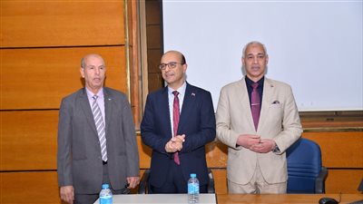 رئيس جامعة أسيوط يشهد افتتاح البرنامج التدريبي لتأهيل المتقدمين لشغل منصب عميد