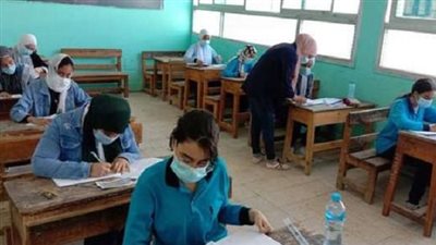 التربية والتعليم تكشف عن عقوبة تصوير امتحانات الشهادة الإعدادية