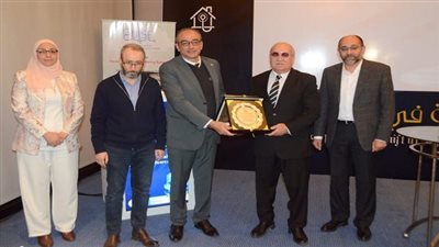 جامعة عين شمس تطلق مبادرة صحة في بيتك لتقديم خدمات طبية مجانية عن بُعد