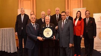 الاتحاد الإفريقي الآسيوي يمنح عمرو عزت سلامة جائزة رجل العام القائد الملهم 