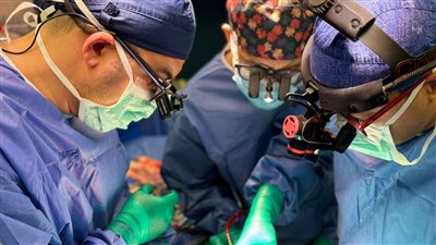 مركز جراحة القلب والصدر جامعة المنصورة يجري جراحة لإعادة بناء صمامات الأورطى والرئوي 