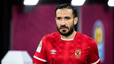 انفراجة في أزمة علي معلول مع الأهلي.. شوبير يكشف التفاصيل