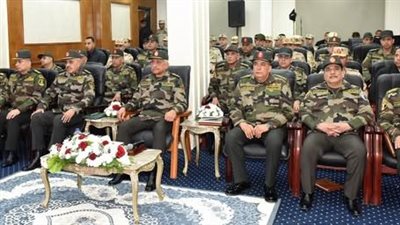  وزير الدفاع يتفقد أحدث منظومات التأمين الفنى والإصلاح بالورش الرئيسية للأسلحة 