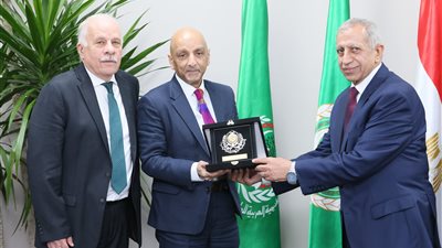 مذكرة تفاهم بين الأكاديمية العربية للعلوم والتكنولوجيا وكلية الطب بجامعة DUNDEE بالمملكة المتحدة 