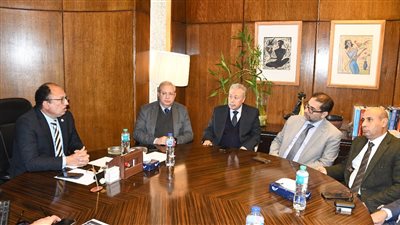 رئيس جامعة حلوان يستقبل وفدًا من جامعة مايو لتوقيع بروتوكول التعاون وتطوير مستشفى الطلبة