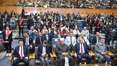 رئيس جامعة الأقصر تعقد اجتماعًا تحضيريًا للمشاركة في الندوة التثقيفية لشباب جامعات الصعيد