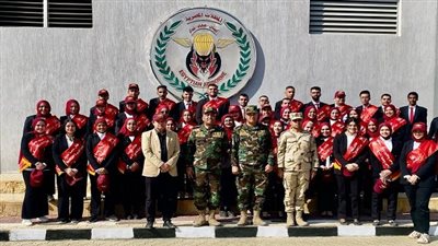 طلاب جامعة حلوان في زيارة ميدانية لوحدات المظلات المصرية