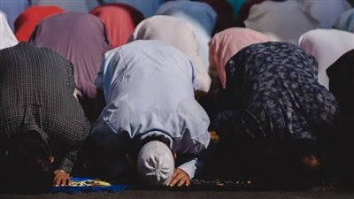 موعد اذان الظهر.. رسميًا تطبيق التوقيت الشتوي 2025 وتعديل مواقيت الصلاة.. موعد صلاة الجمعة اليوم