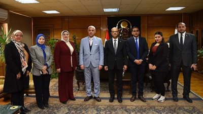 رئيس جامعة أسيوط يبحث تعزيز التعاون الثقافي مع الهند