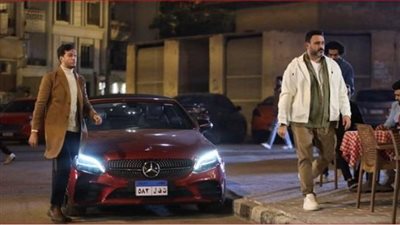 أحداث الحلقة السادسة من مسلسل الكابتن.. أكرم حسني يساعد عاطف 