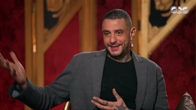 أحمد الفيشاوي لـ أميرة بدر: أبويا طوال عمره بيهيص وأمي استحملته 18 سنة لحد ما طلبت الطلاق