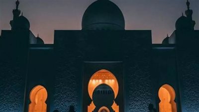 موعد أذان العشاء والتراويح اليوم السبت 22 رمضان