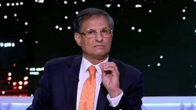 مصطفى يونس يكشف سر اعتذار جيهان السادات وعلاقته مع علاء وجمال مبارك 