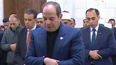 الرئيس السيسي يفتتح أعمال تطوير مسجد السيدة نفيسة ويؤدي صلاة الفجر
