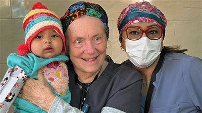 تحالف من أجل الابتسامة..يعالج 70 طفلًا بالشفة الأرنبية في مستشفى سوهاج الجامعي