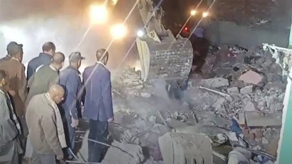 العقار المنهار بقرية