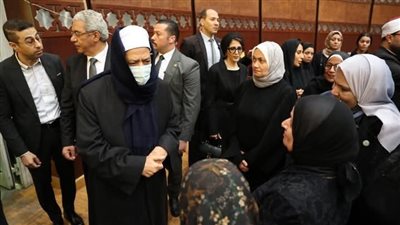 رغم تعرضه لأزمة صحية.. شيخ الأزهر يقدم العزاء في وفاة الدكتور المحرصاوي