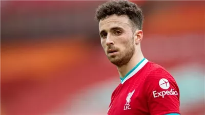 جوتا يسجل هدف التقدم لليفربول ضد إيفرتون في الدقيقة 57