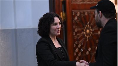 عزاء زوجة الفنان نضال الشافعي... الفنان في حالة حزن وبكاء 