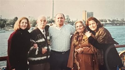 نهال عنبر تنعي شقيقها وتطلب من جمهورها الدعاء له 