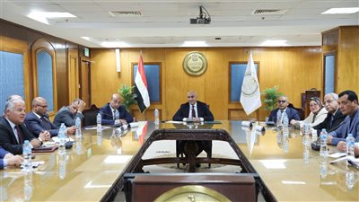  وزير التربية والتعليم يعقد اجتماعا لمتابعة العملية التعليمية واستعدادات امتحانات نهاية العام