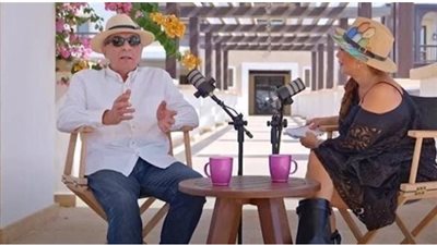 محمود حميدة يثير الجدل بتصريحاته مع إنجي علي