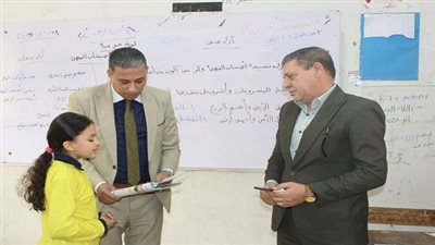 مدير تعليم الجيزة يوجه تعليمات صارمة أثناء زيارته لتقييم الأداء التربوي بالمدارس
