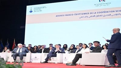 ماكرون يشعل حماس طلاب جامعة القاهرة في لقاء تحت القبة ويوجه رسالة مؤثرة