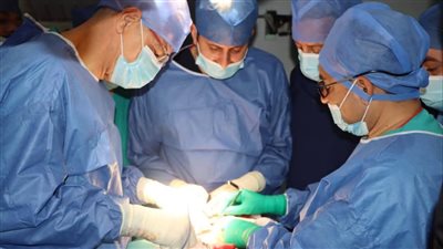 جامعة المنوفية تنجح في إجراء عملية جراحية معقدة لاستئصال ورم بالفك بمعهد الأورام