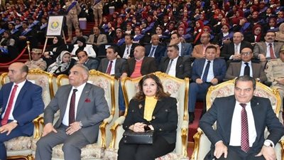 رئيس جامعة السادات تشهد ندوة تثقيفية رائدة تجمع 12 جامعة 