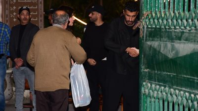 عزاء الفنان سليمان عيد.. محمد سامي ونشوى مصطفى يقدمون العزاء